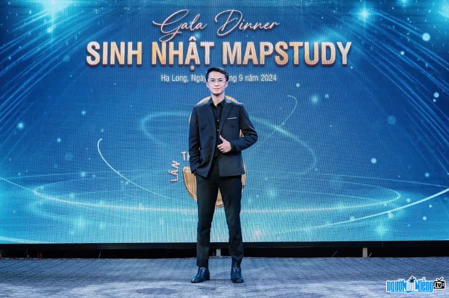 Giáo viên Lam Trường đang giảng dạy ở hệ thống Mapstudy