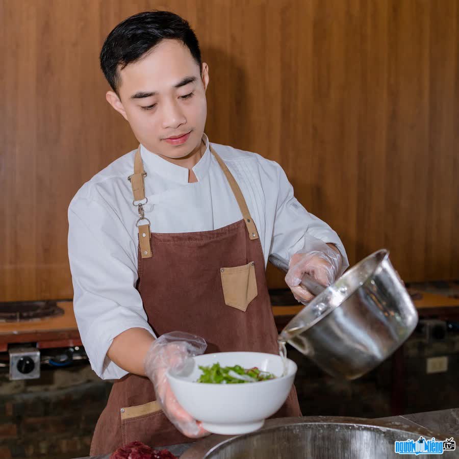 Đầu bếp Ngô Đình Đông tâm huyết với phở Việt