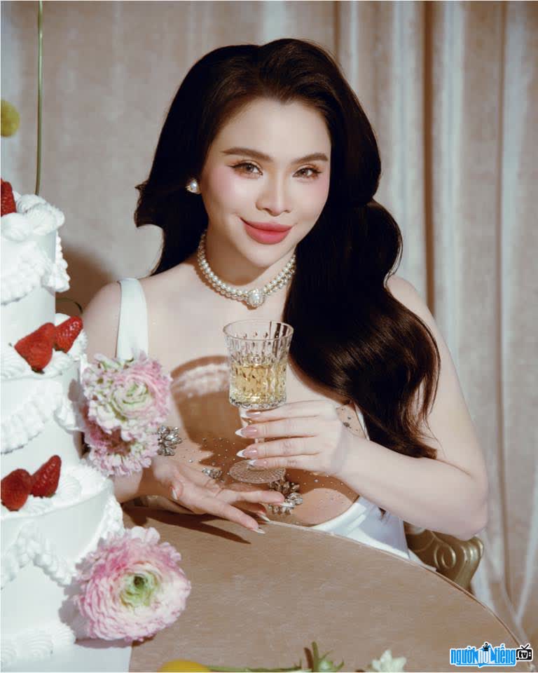 Hình ảnh mới nhất của doanh nhân Nguyễn Thị Ngọc Huyền