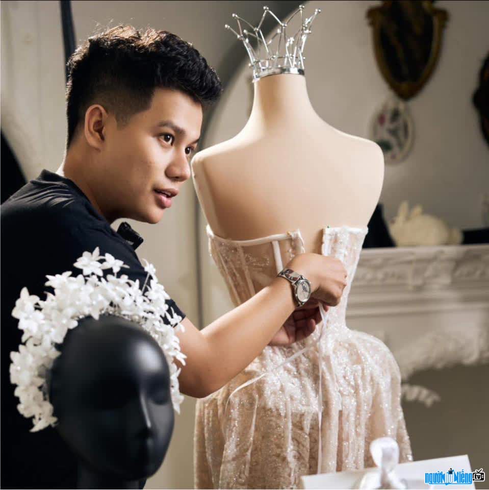 Hình ảnh NTK Lâm Lâm luôn hết mình với đam mê
