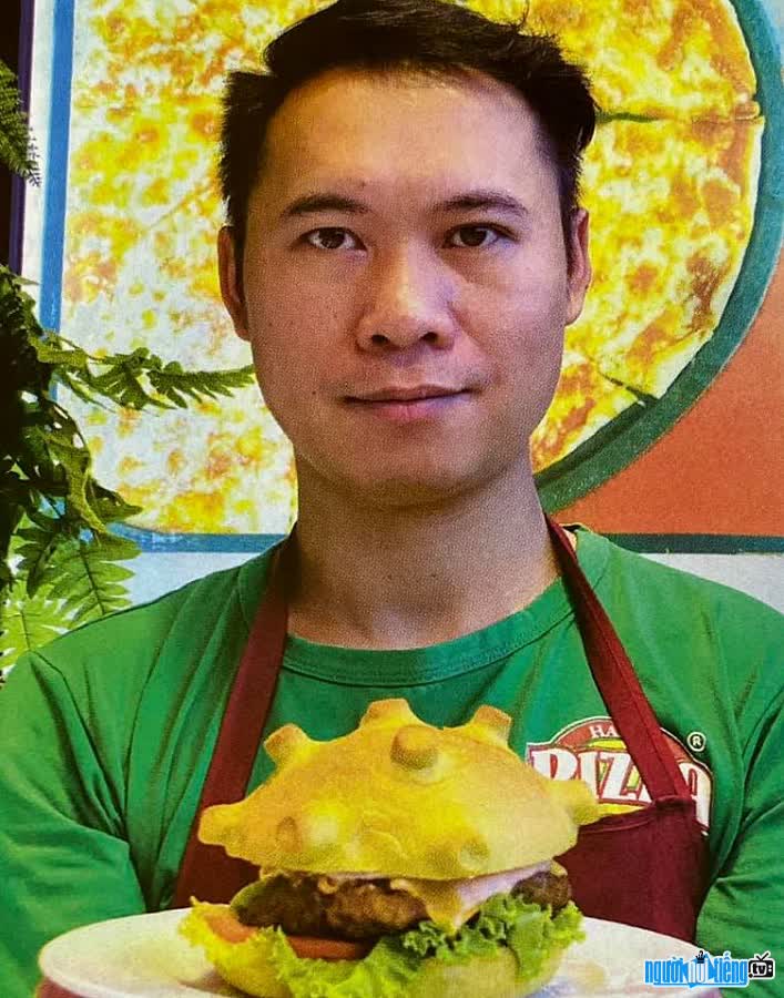 Doanh nhân Hoàng Tùng và chiếc burger corona trong mùa dịch