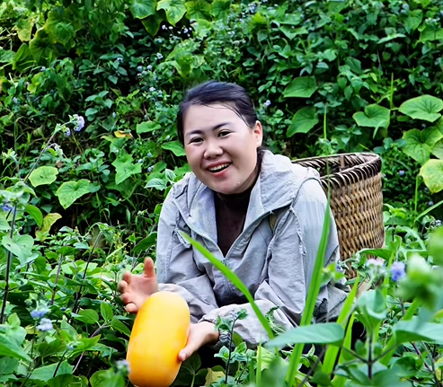 TikToker Mai Thơm Chuyện Vùng Cao lên nương
