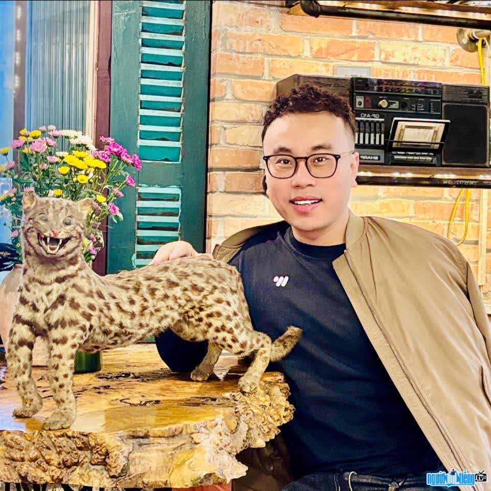 Hình ảnh nhà báo Hà Tùng Long tài năng