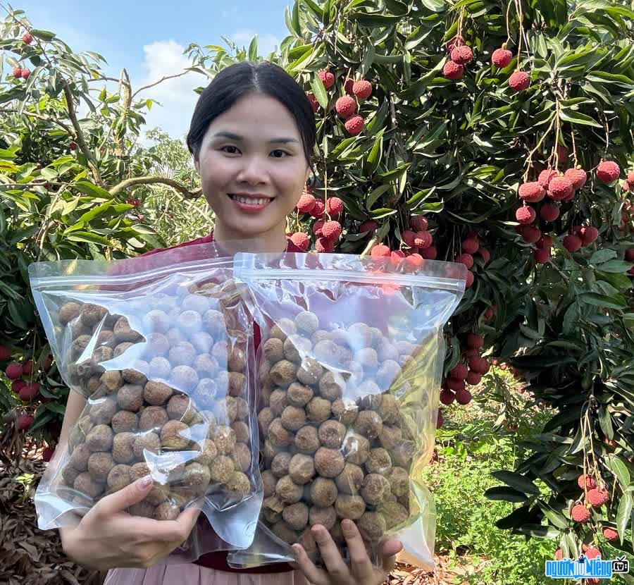 TikToker Thị Anh Nè kinh doanh vải thiều sấy
