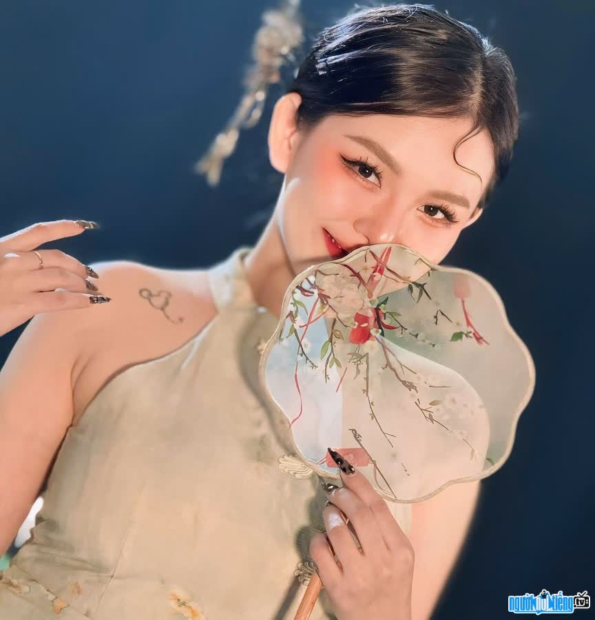 Ca sĩ Tuệ Ny xinh đẹp và tài năng