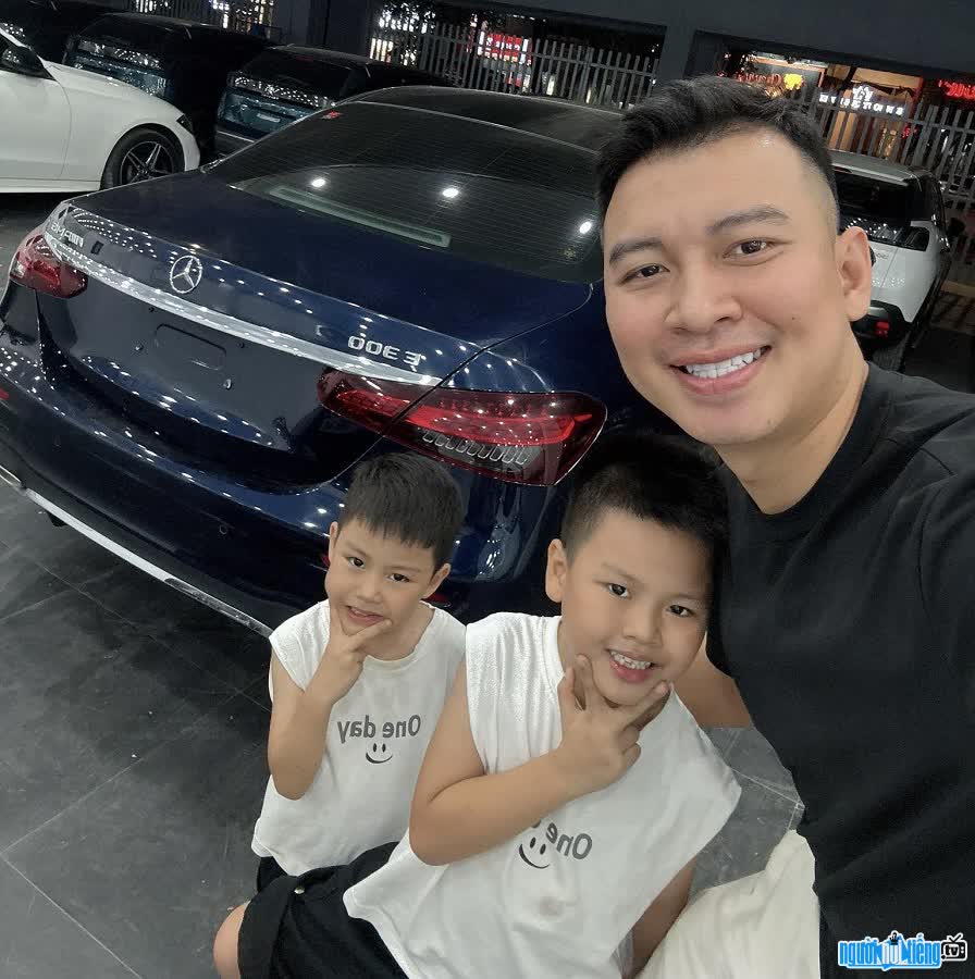 CEO Trịnh Vũ Thái Hòa và hai con