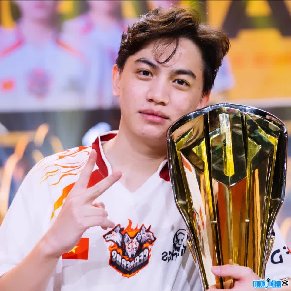 Hình ảnh HaiSaki giành cup vô địch