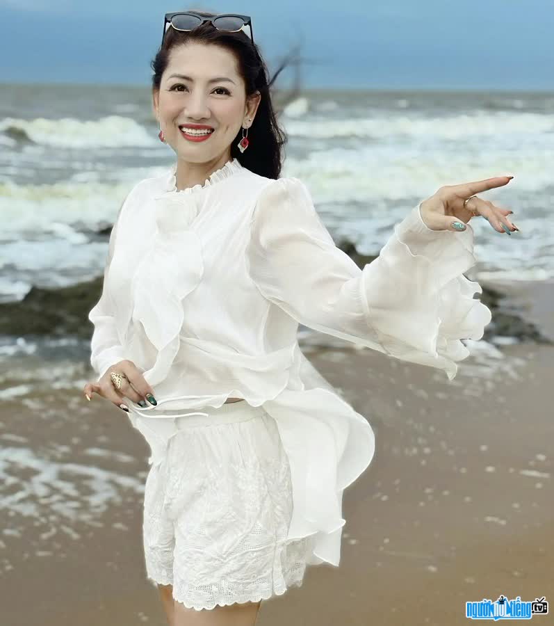 Nụ cười tỏa nắng của nhà văn Nguyễn Thu Phương
