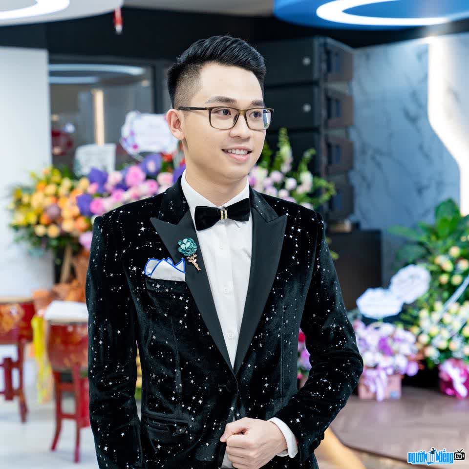 Hình ảnh mới nhất của MC Hoàng Đình Tùng