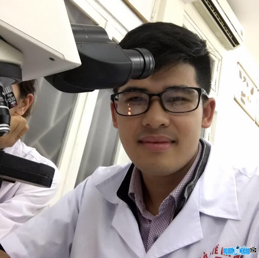 Bác sĩ Nguyễn Viết Xuân (Dr Xuân) là chuyên gia phẫu thuật và tạo hình thẩm mỹ
