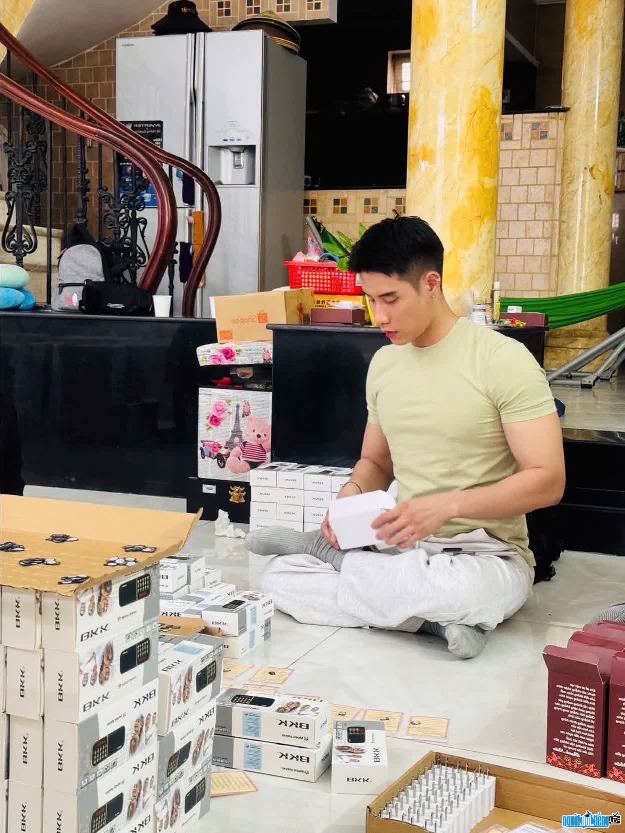 Hình ảnh Phạm Nguyễn Huy Khanh ngoài đời thường