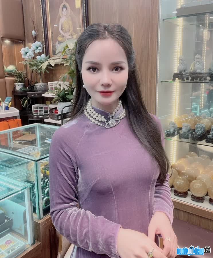 Doanh nhân Phạm Thu Hiền kinh doanh đá quý