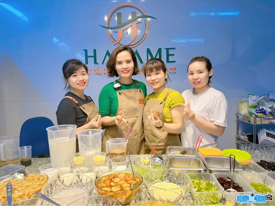 Giáo viên Cô Hạ Dạy Nấu Ăn và học viên