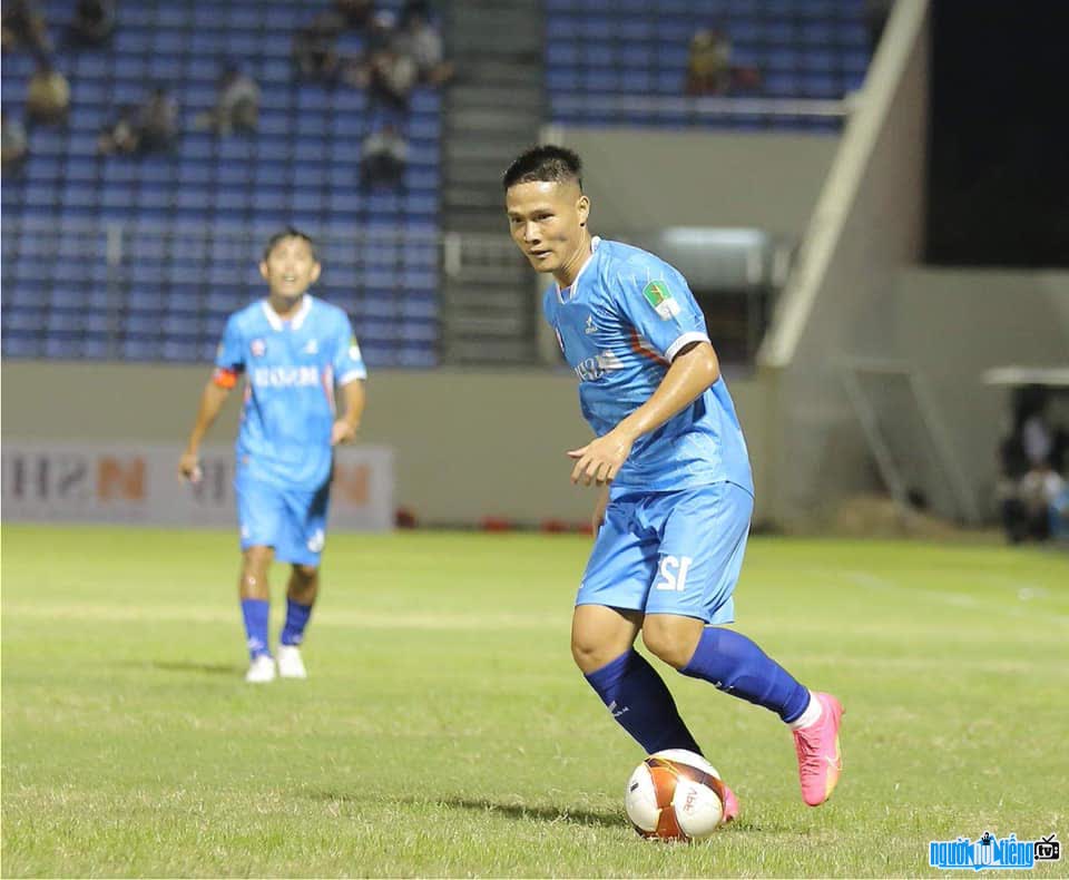 Hình ảnh Trịnh Hoa Hùng trên sân cỏ