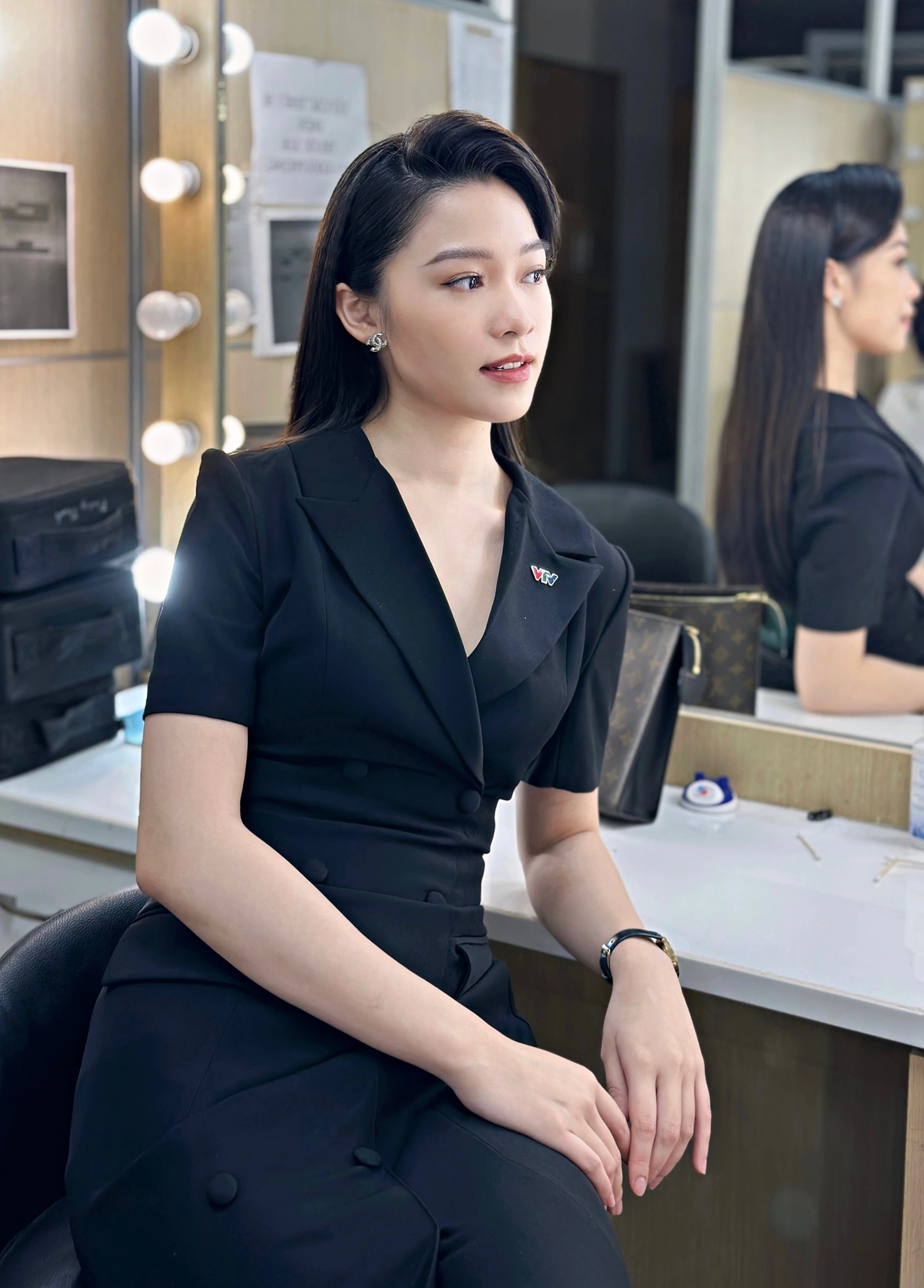 Hình ảnh Hạnh Quyên - MC xinh đẹp của VTV