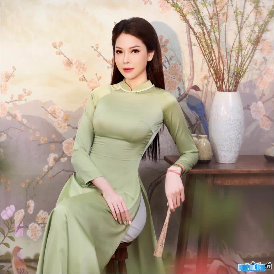 Hình ảnh doanh nhân Đào Lan Phương rạng ngời trong tà áo dài
