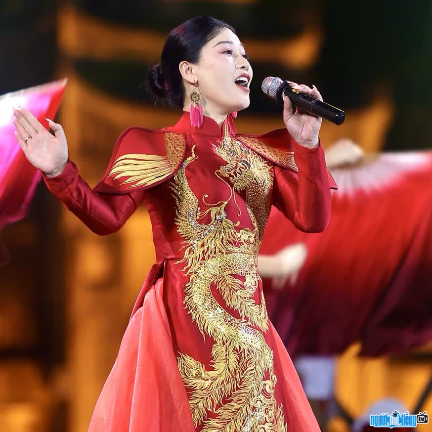 Hình ảnh NSƯT Hương Giang luôn hết mình với đam mê