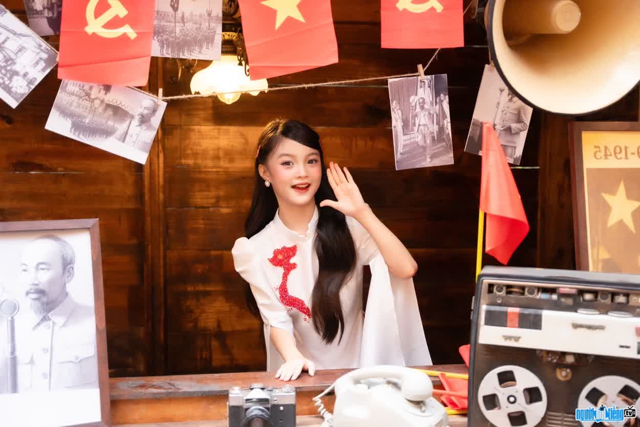 Hình ảnh Camy Khánh An trong tà áo dài Việt