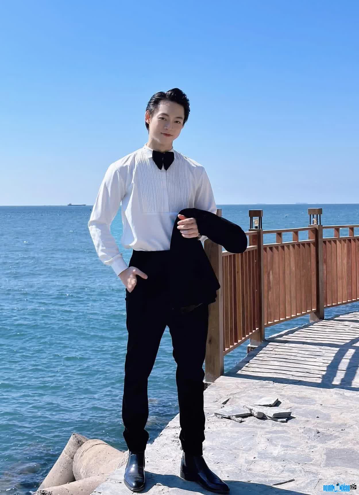 Hình ảnh Kim Minh Sơn đầy lịch lãm