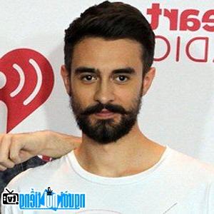 A New Photo of Kyle Simmons- Famous English Pianist