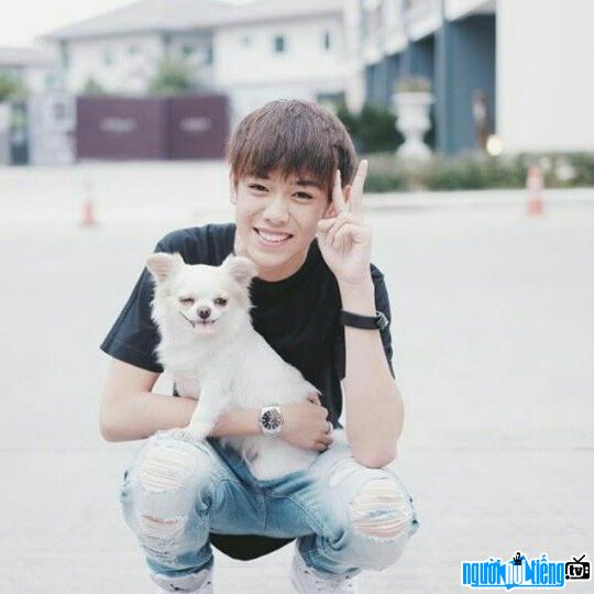 Lovely image of singer Third Lapat and pet dog