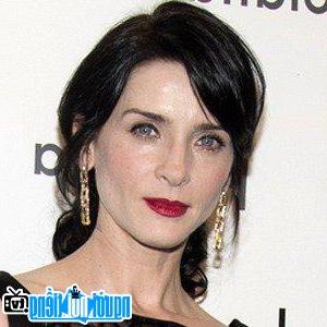 Latest Picture of TV Actress Michele Hicks