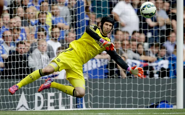 Picture of goalkeeper Petr Cech catching the ball