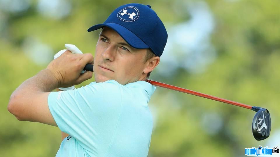 Hình ảnh VĐV golf Jordan Spieth trên sân thi đấu