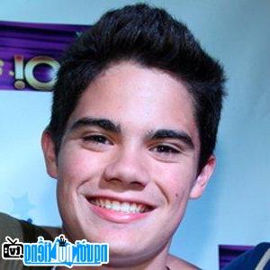 Latest Picture Of Pop Singer Emery Kelly