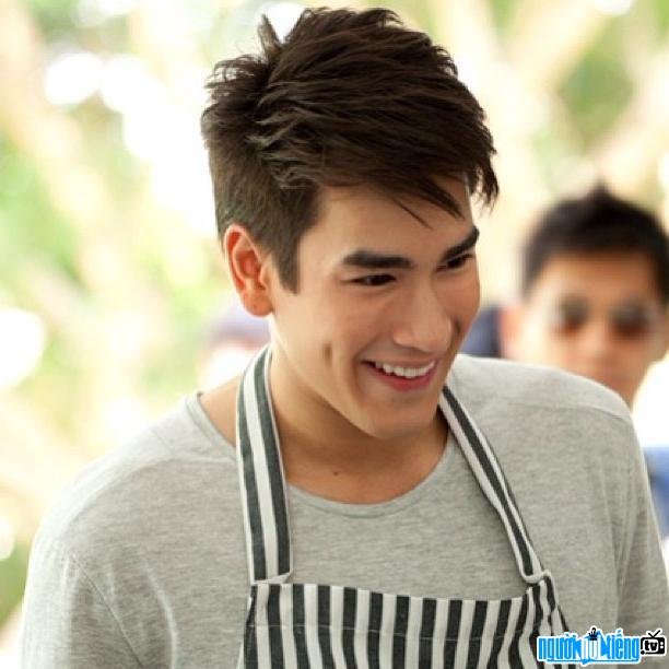 Nadech Kugimiya in the role of a brave man