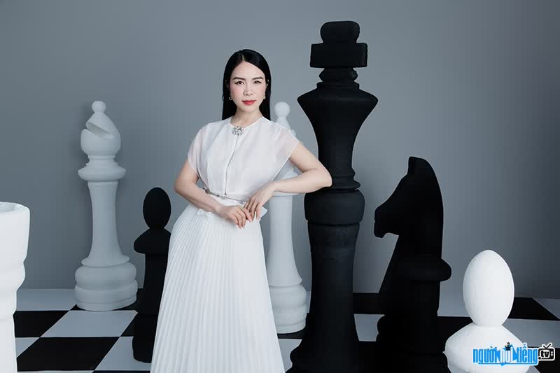 Hình ảnh CEO Lưu Nga