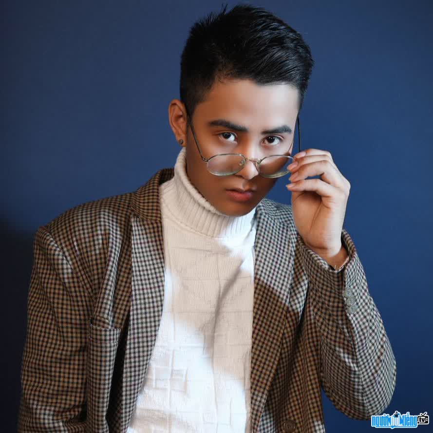 Hình ảnh ca sĩ Dương Kim Hiếu