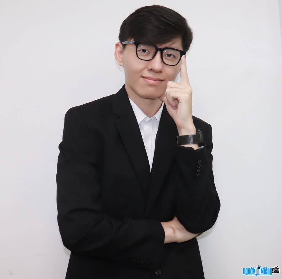 Chân dung giáo viên Trung Anh Siêu Nhân