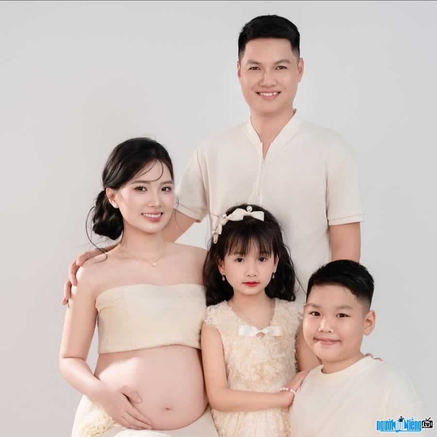 Kênh TikTok Gia Đình Song Thơm chia sẻ những điều thú vị trong hôn nhân