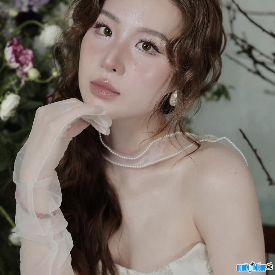 Chân dung hot girl Lê Khanh