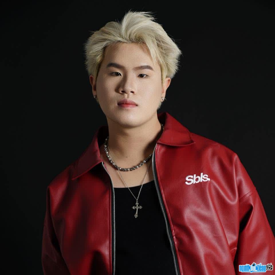 Hình ảnh ca sĩ STINGG