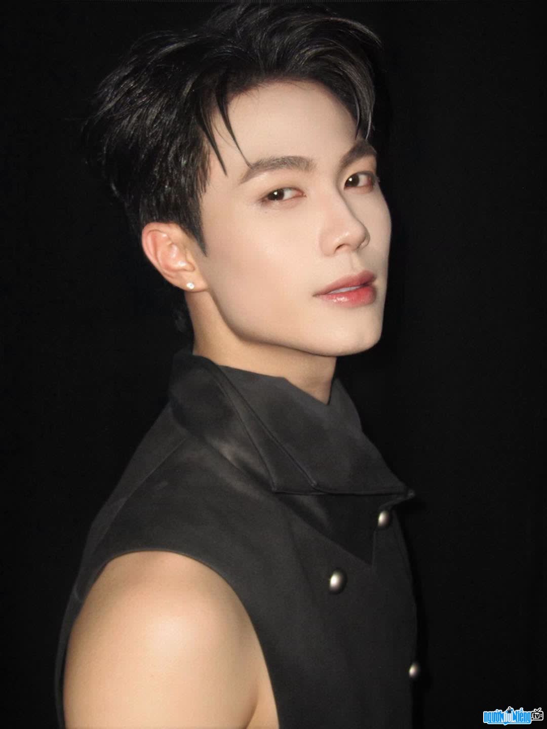 Hình ảnh ca sĩ trẻ Lâm Anh