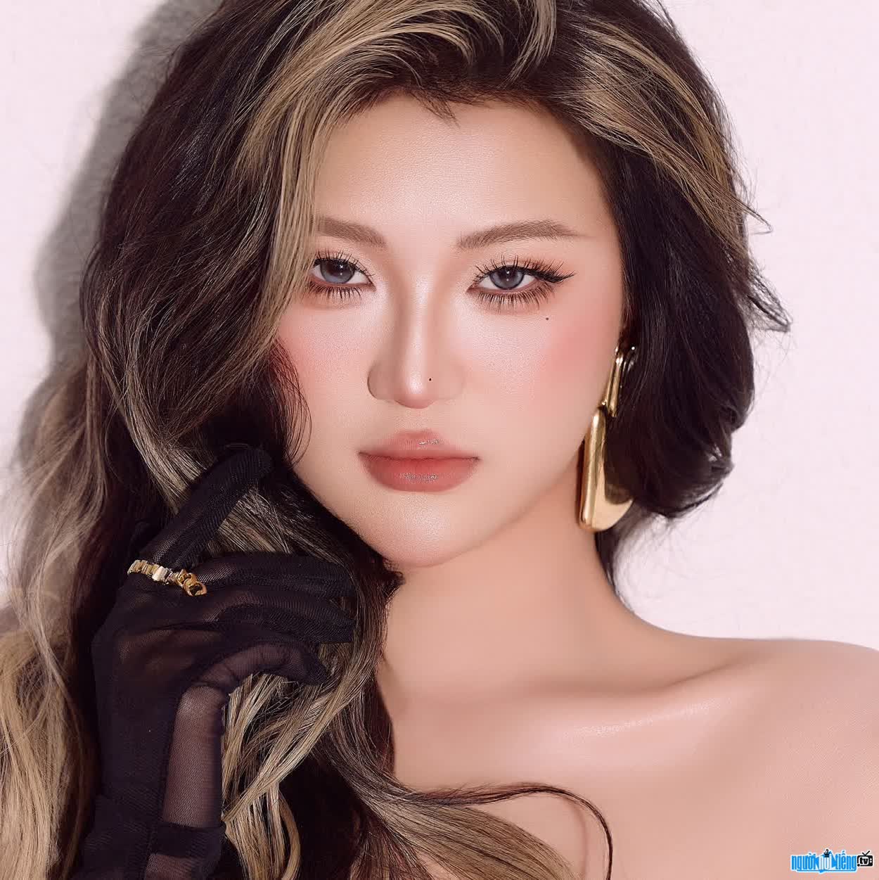 Hình ảnh ca sĩ Nicole Nguyễn