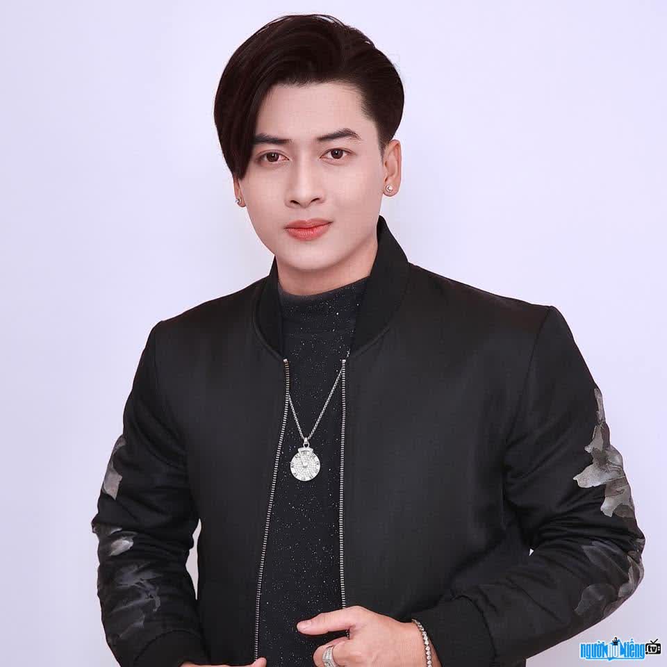 Hình ảnh ca sĩ Trung Tín