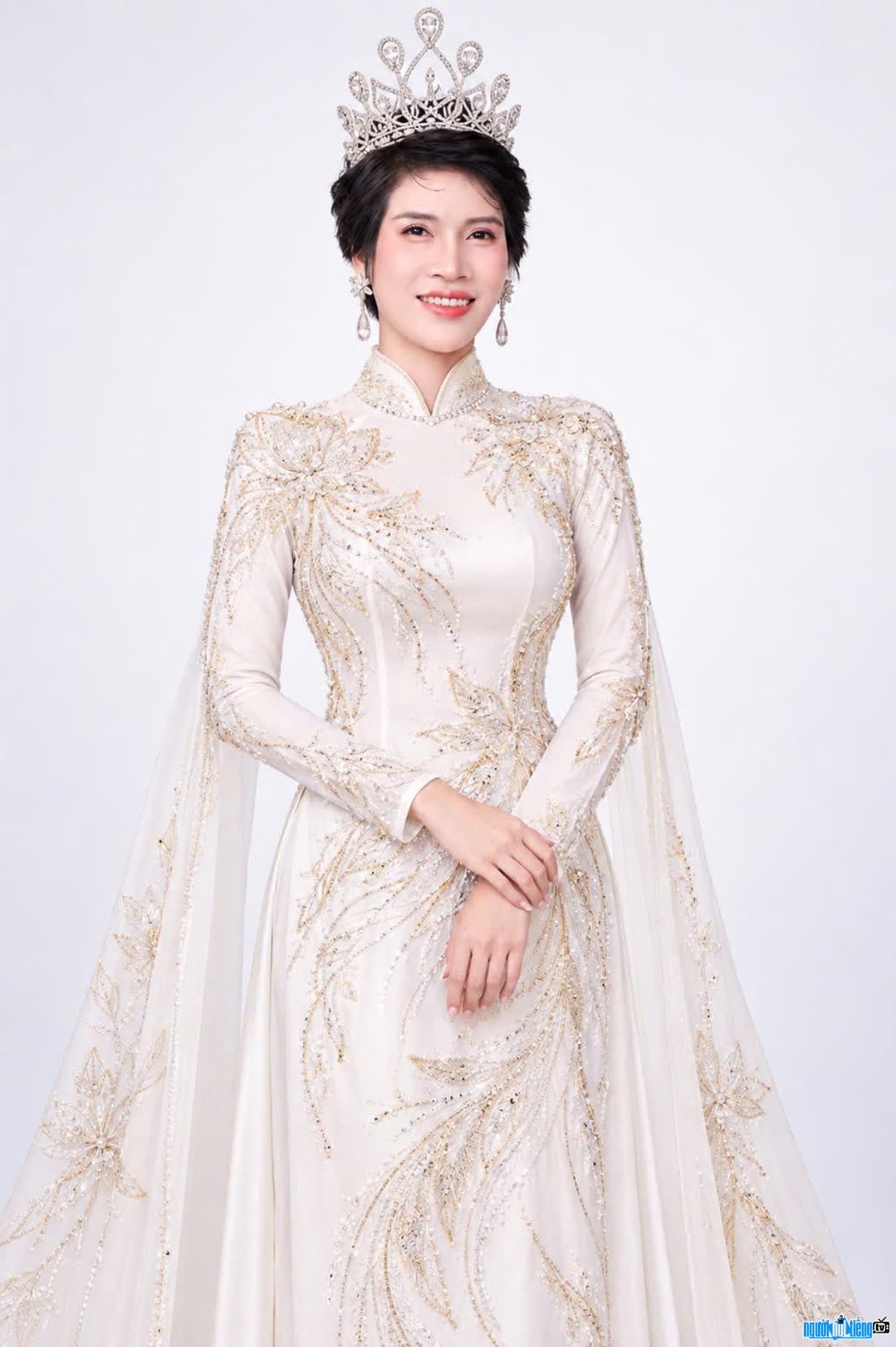Hình ảnh hoa hậu Quỳnh Thơm