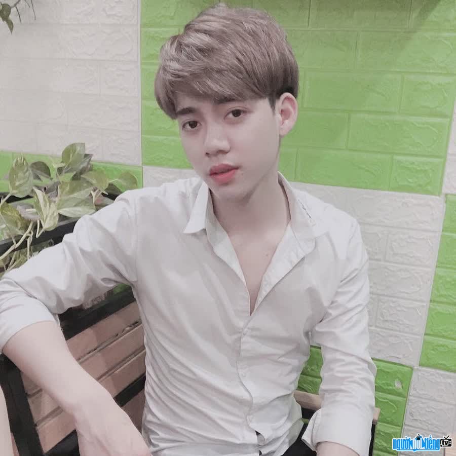 TikToker Dương Văn Chiến là thành viên điển trai nhất team Hưng Vlog