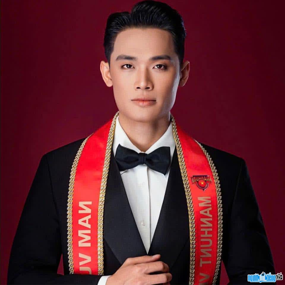 Hinh anh nam vuong Tran Tien Dung