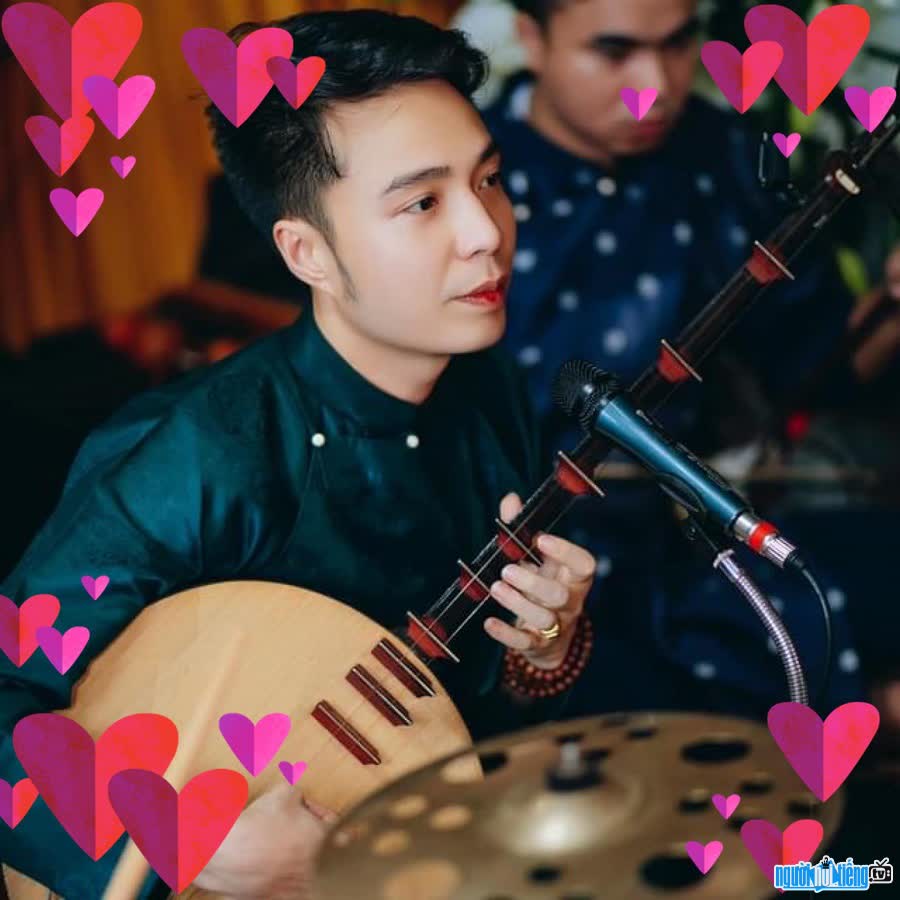 Nghệ sĩ Hoài Thanh thổi hồn cho hát văn