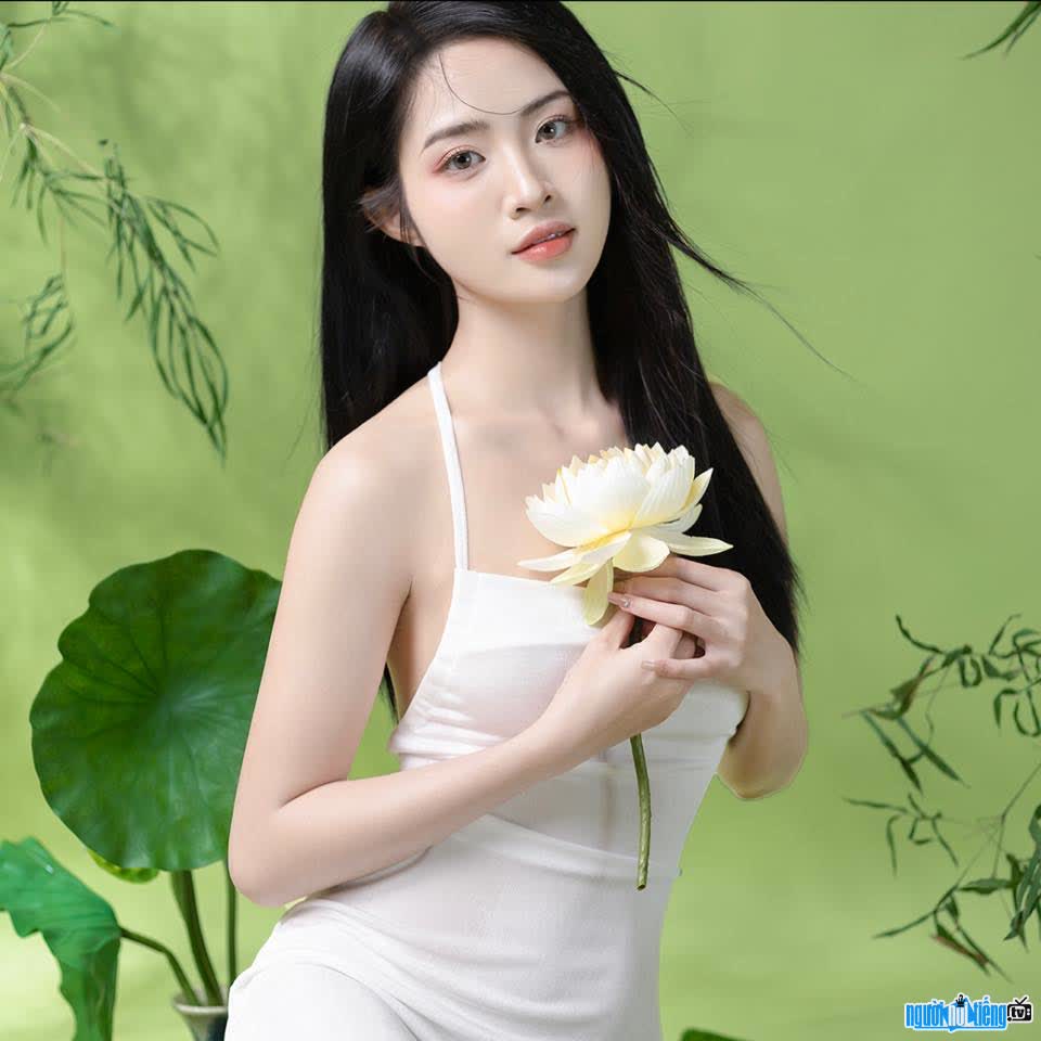 Hình ảnh Hình ảnh người đẹp Nguyễn Thị Kim Anh xinh đẹp duyên dáng