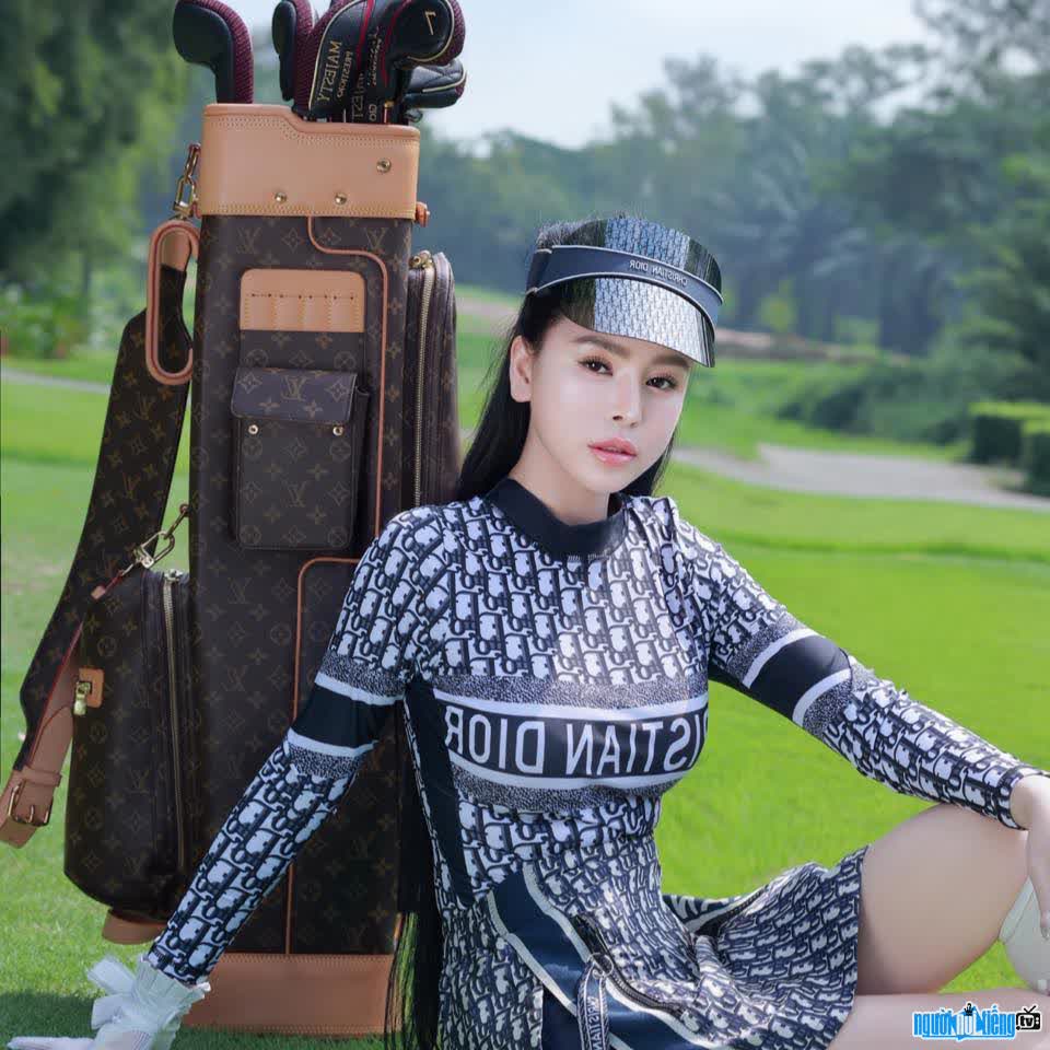 Hình ảnh mới nhất của hoa hậu Nguyễn Hạ My