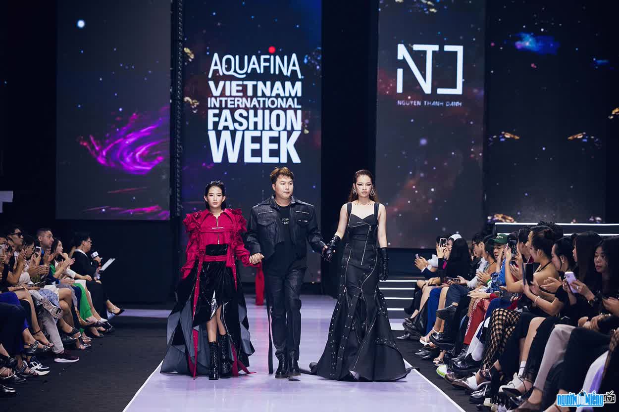 Hình ảnh Nguyễn Thành Danh cùng 2 người mẫu