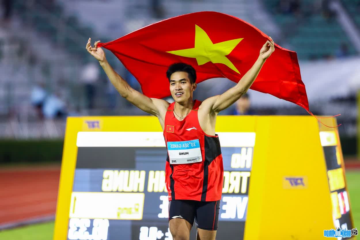 Hình ảnh VĐV Hồ Trọng Mạnh Hùng xuất sắc giành huy chương vàng từ lần đầu tham dự Seagame