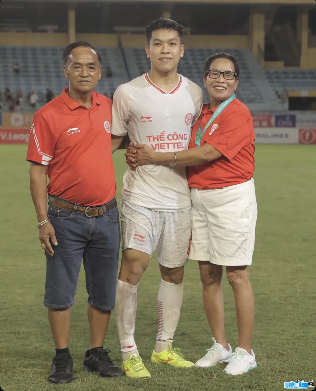 Hình ảnh Nguyễn Hữu Thắng luôn nỗ lực cố gắng mỗi khi ra sân