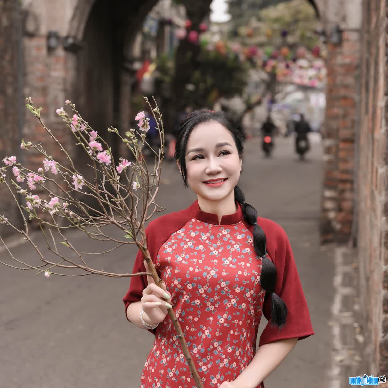 Image of Thuy Duong in Vietnamese ao dai