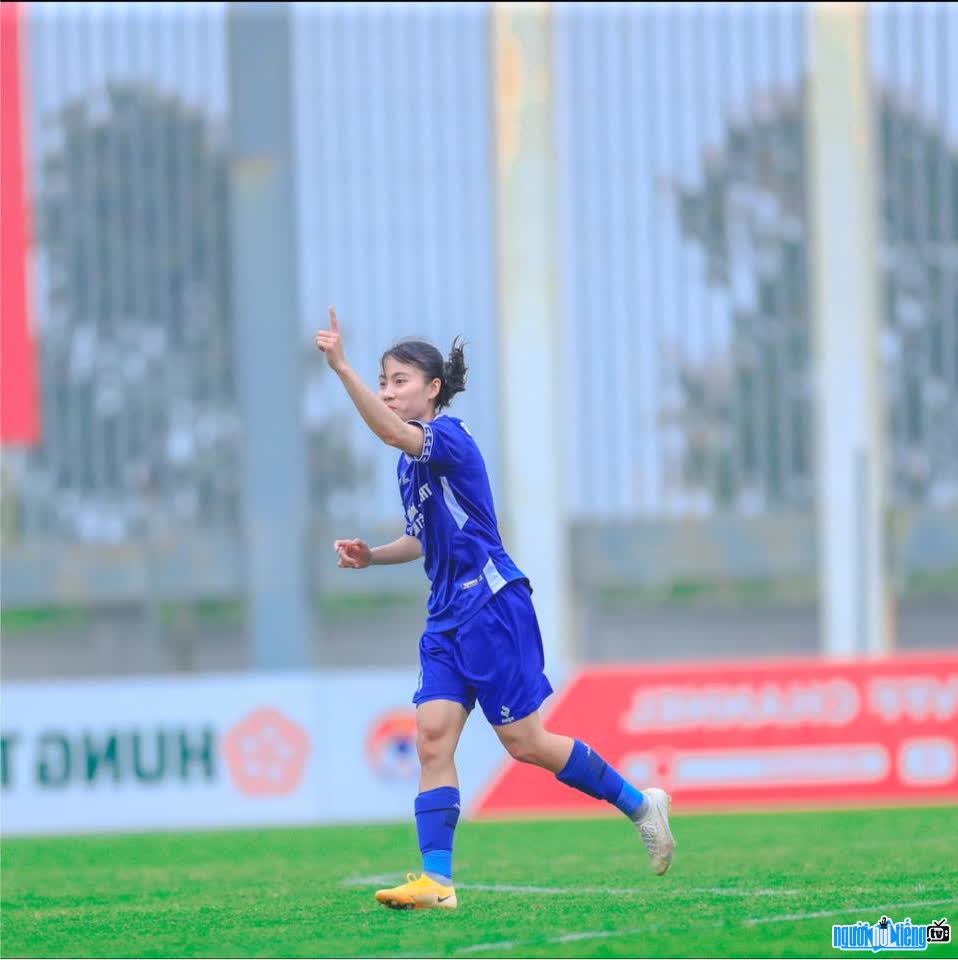 Image of Nguyen Thi Truc Huong always trying her best on the field